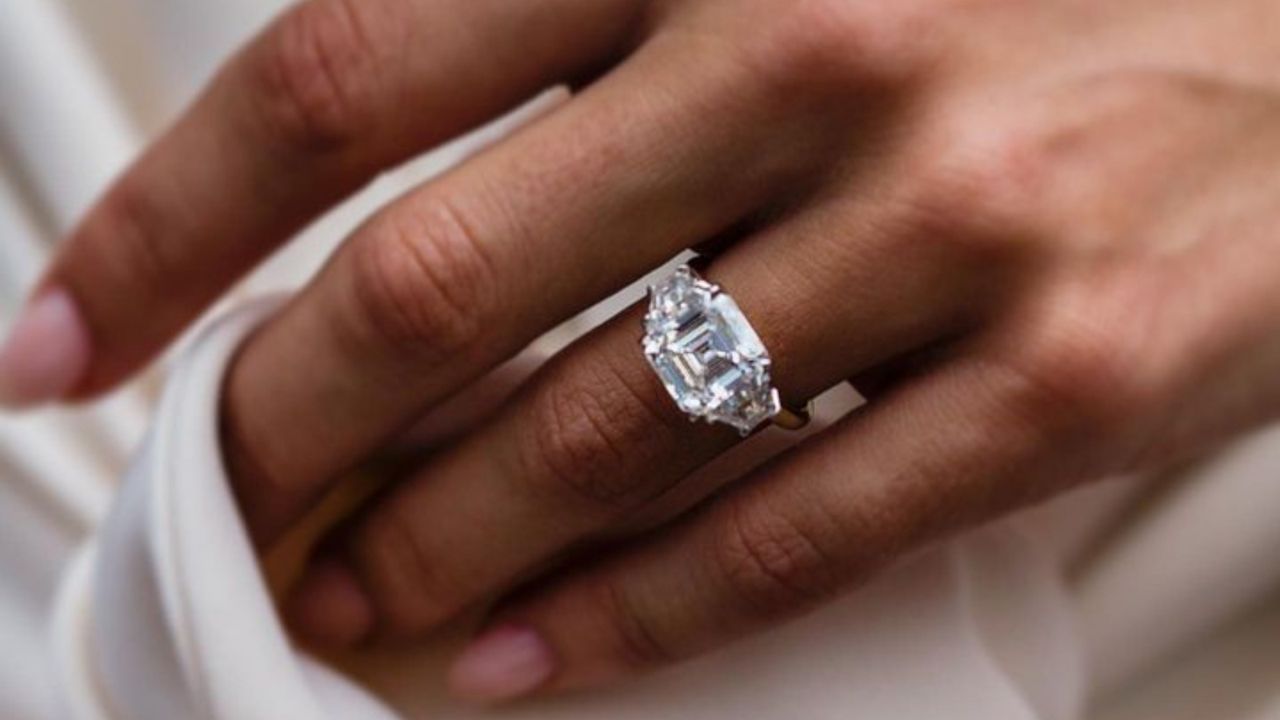 Popular Trends in Intou's round engagement rings for 2024