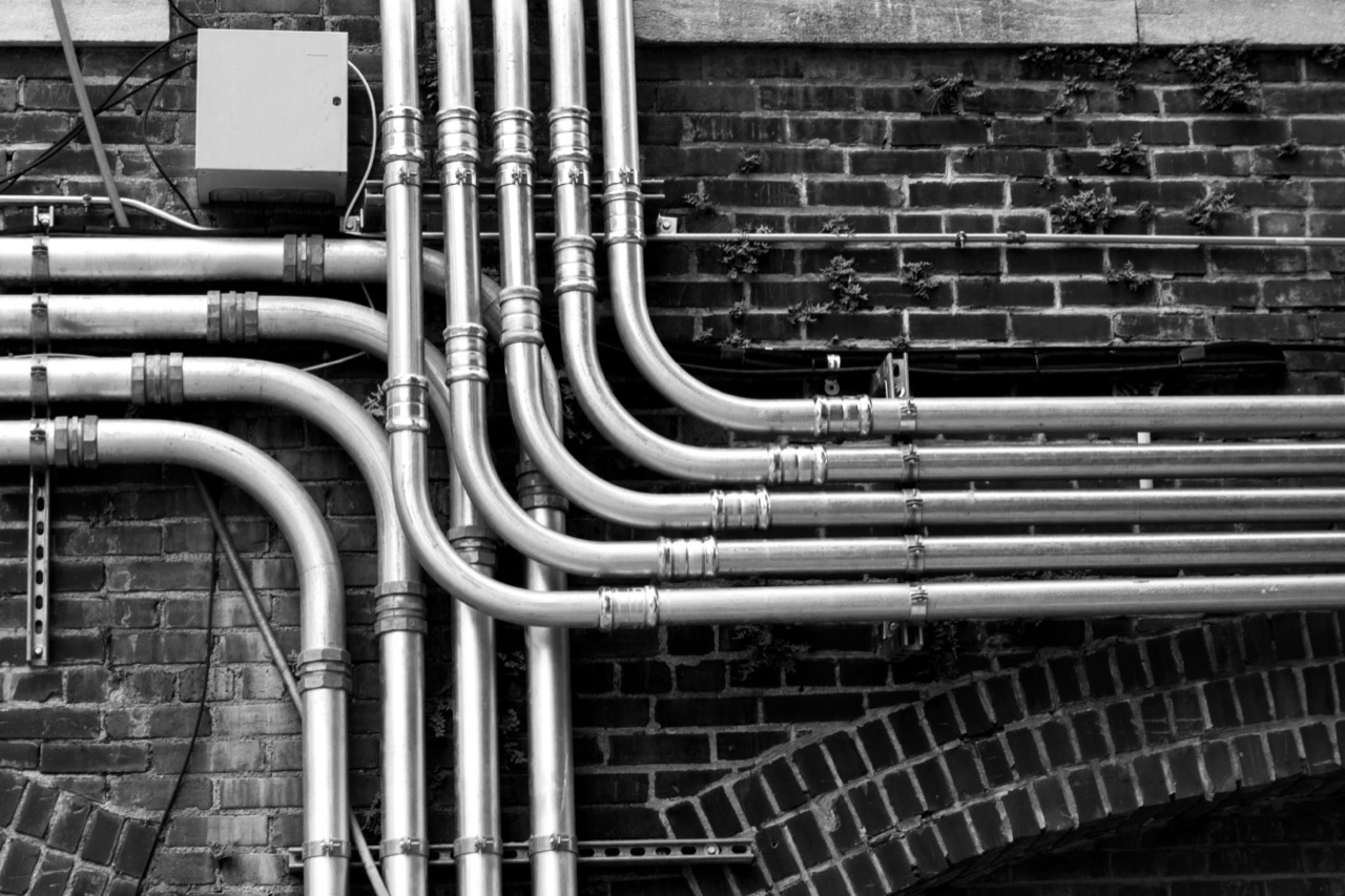 Seamless Pipe vs Welded Pipe: A Practical Guide for Industrial Buyers