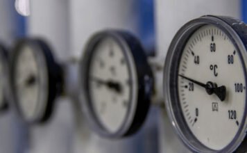 Write a Short & Precise Description of a Fixed Speed Air Compressor