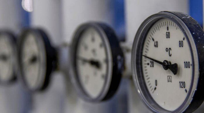 Write a Short & Precise Description of a Fixed Speed Air Compressor